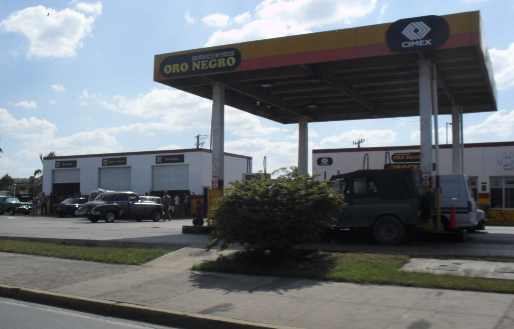 Gasolinera Oro negro